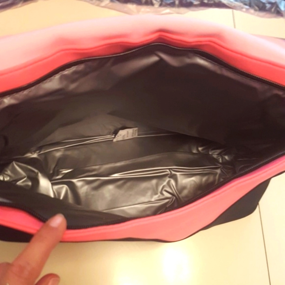 NWT Victoria's Secret Carry Along Cooler - Picture 6 of 6